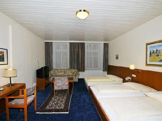 Hotel Bei Der Esplanade Хамбург Екстериор снимка